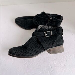 Vince Camuto Women's Casha Ankle Bootie Suede Size 8